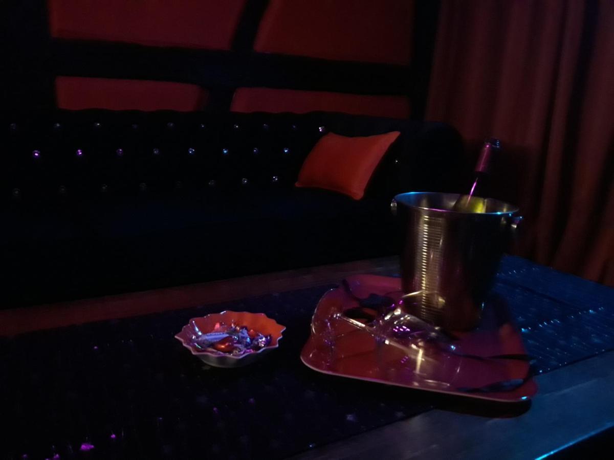 Love Room Le Rouge Et Noir バール エクステリア 写真