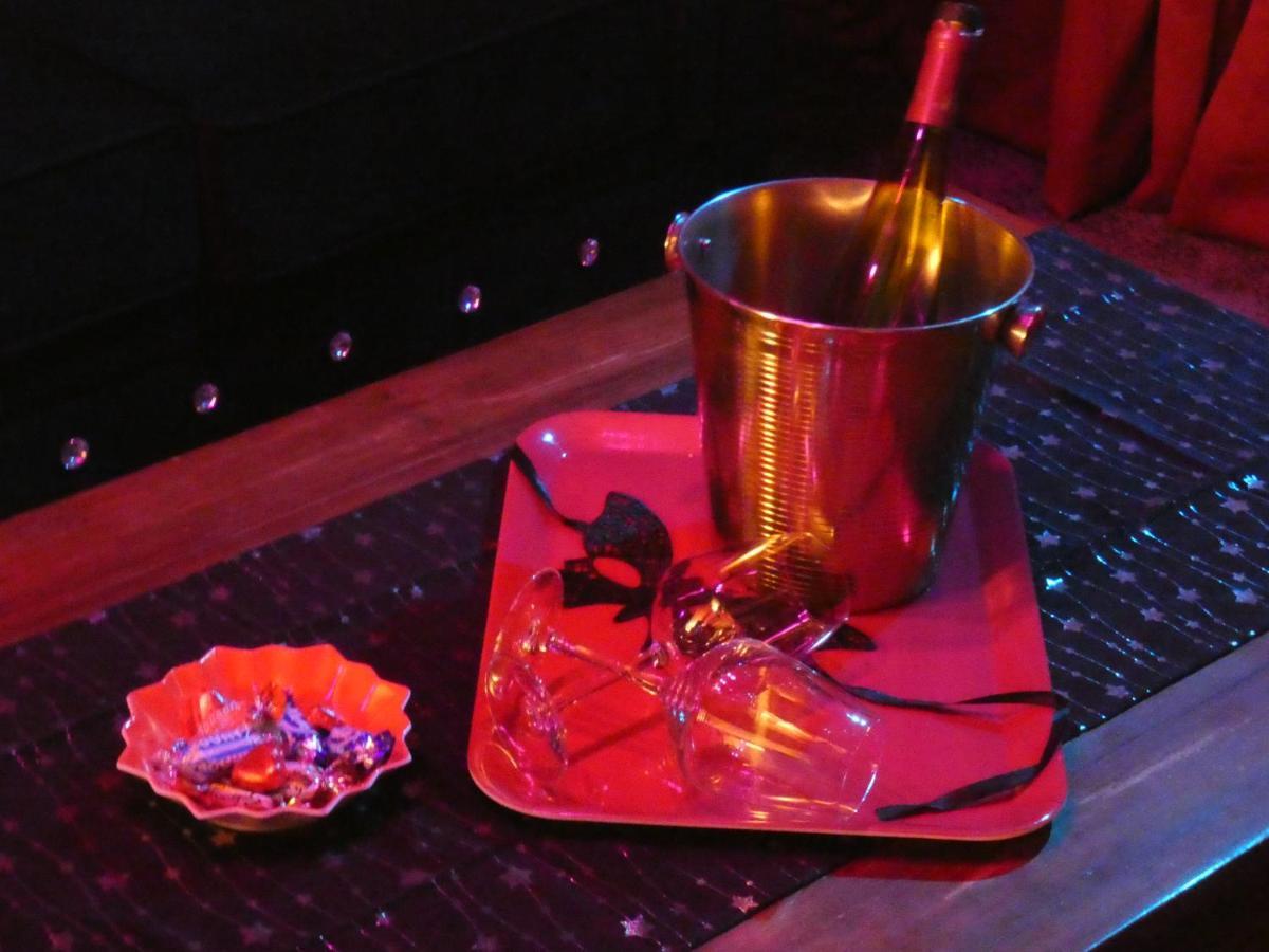 Love Room Le Rouge Et Noir バール エクステリア 写真